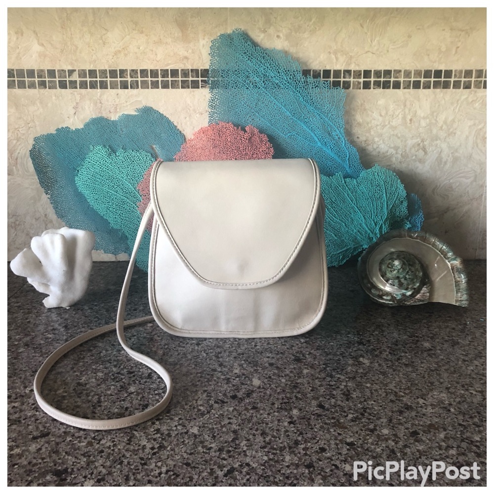 Vintage 90’s Coach Lindsay Bag style #9888 in Bone full-grain leather.